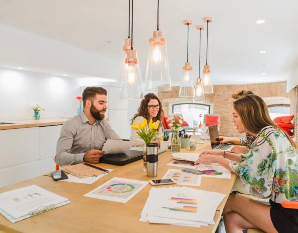 How Turnkey Interior Design Teams Handle On-Site Challenges Efficiently