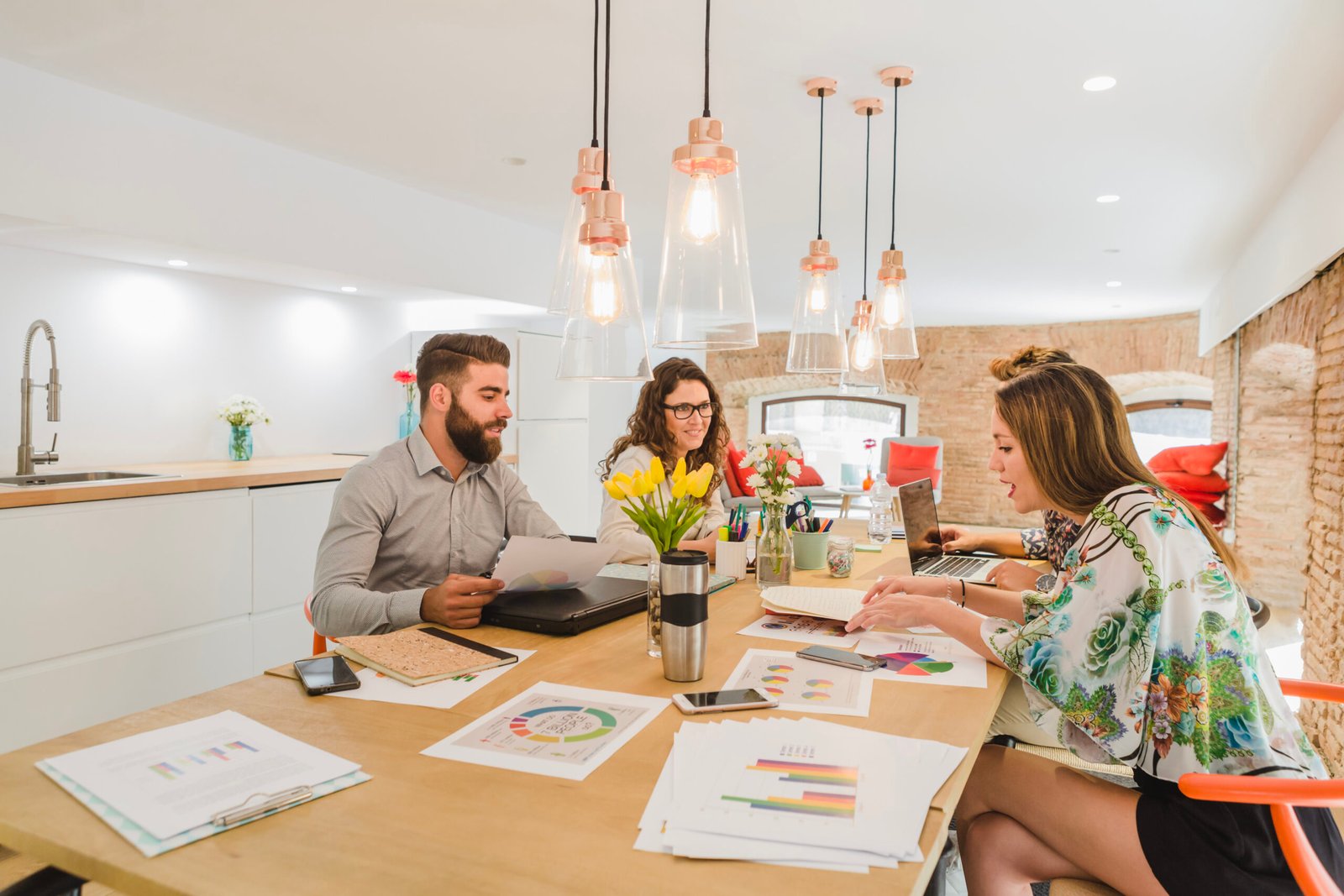 How Turnkey Interior Design Teams Handle On-Site Challenges Efficiently