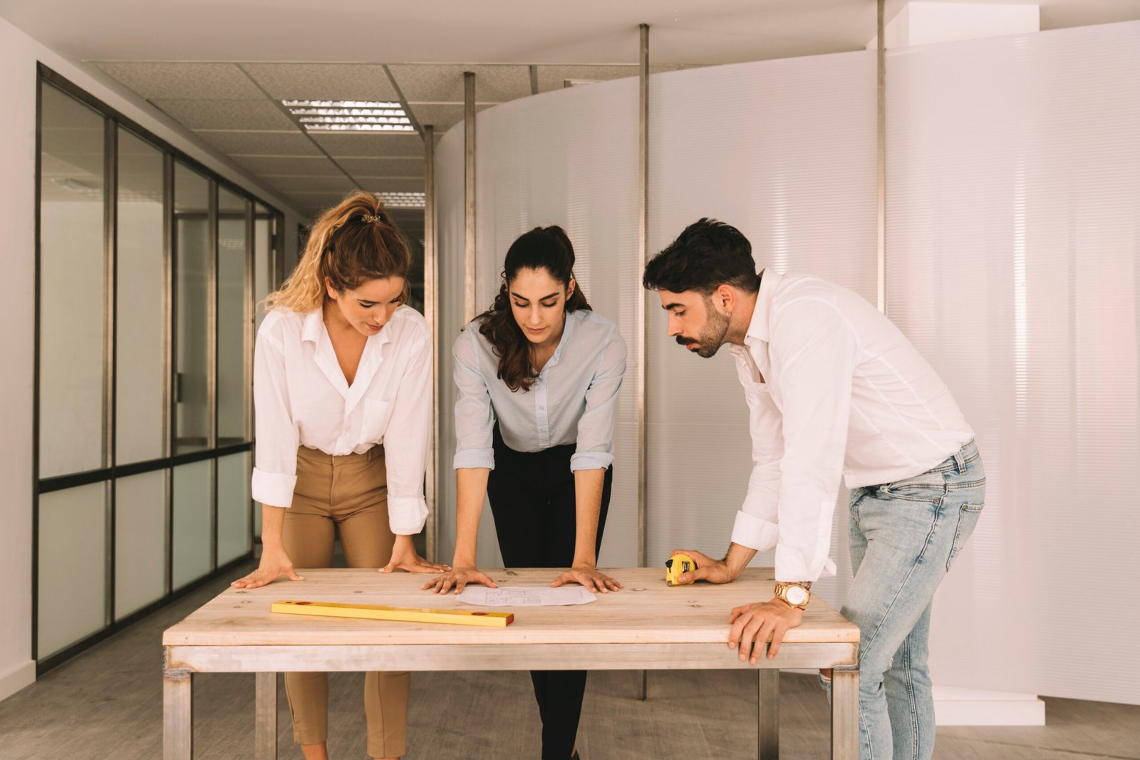 How Interior Contractors Help in Faster Office Setup for New Companies and Startups
