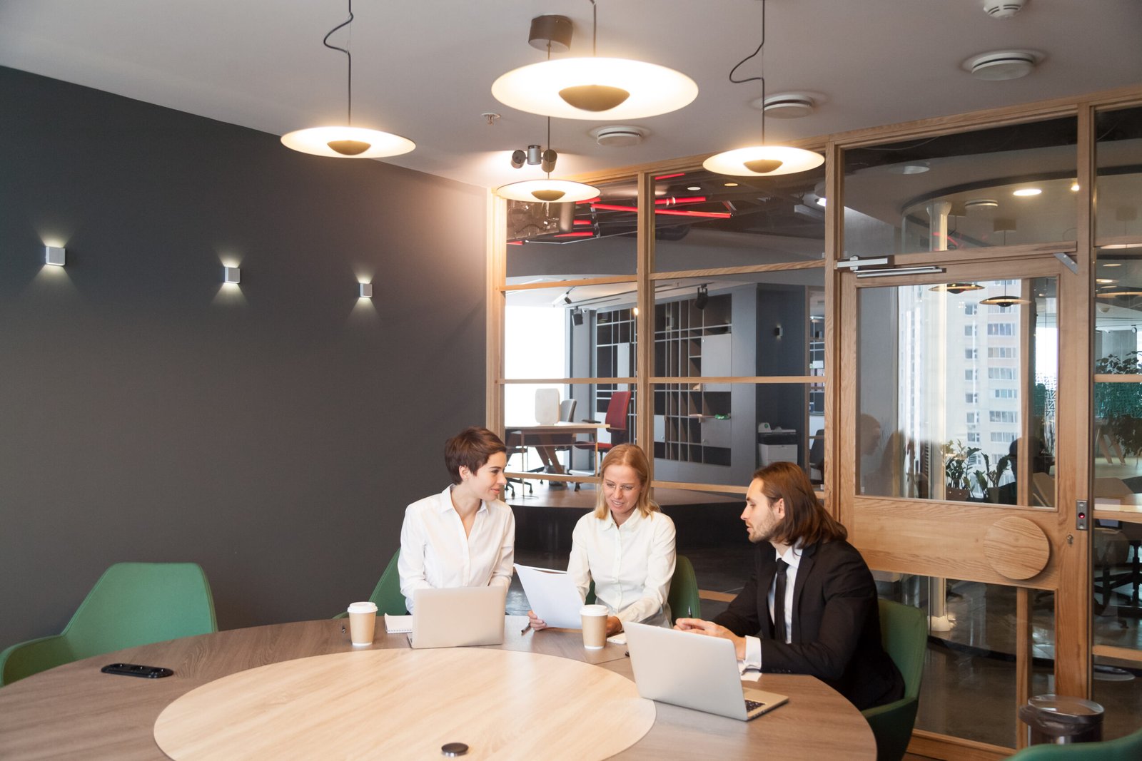 Why Corporate Offices Trust Experienced Interior Contractors for Large Projects